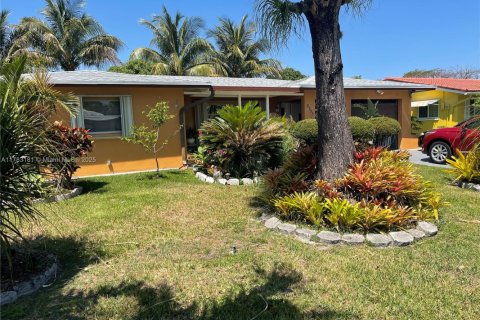 House in Tamarac, Florida 2 bedrooms, 134.62 sq.m. № 1700367 - photo 2