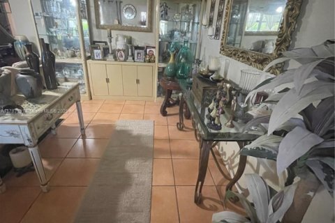 House in Tamarac, Florida 2 bedrooms, 134.62 sq.m. № 1700367 - photo 17
