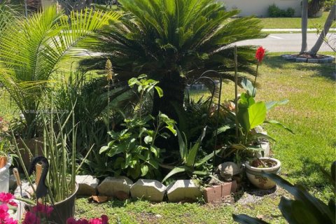 House in Tamarac, Florida 2 bedrooms, 134.62 sq.m. № 1700367 - photo 7