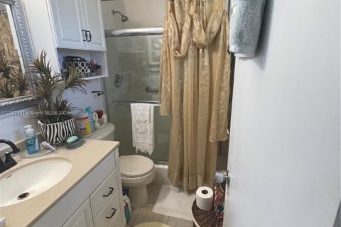 House in Tamarac, Florida 2 bedrooms, 134.62 sq.m. № 1700367 - photo 18
