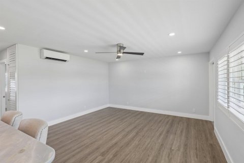 Condo in Fort Lauderdale, Florida, 2 bedrooms  № 2087614 - photo 17