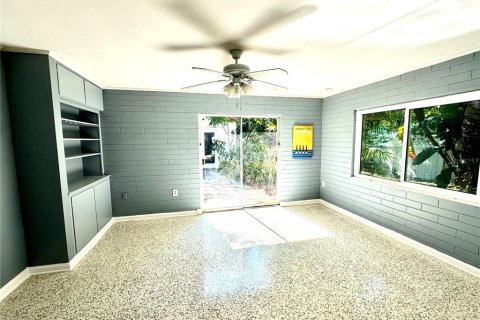House in Orlando, Florida 3 bedrooms, 169.18 sq.m. № 1893780 - photo 12