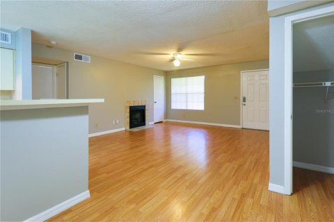 Condo in Altamonte Springs, Florida, 1 bedroom  № 1885358 - photo 4