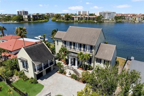 House in Sarasota, Florida 5 bedrooms, 397.81 sq.m. № 2230157