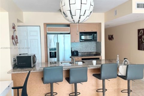 Copropriété à louer à Hallandale Beach, Floride: 1 chambre, 78.41 m2 № 2264637 - photo 11