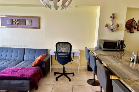 Copropriété à louer à Hallandale Beach, Floride: 1 chambre, 78.41 m2 № 2264637 - photo 2