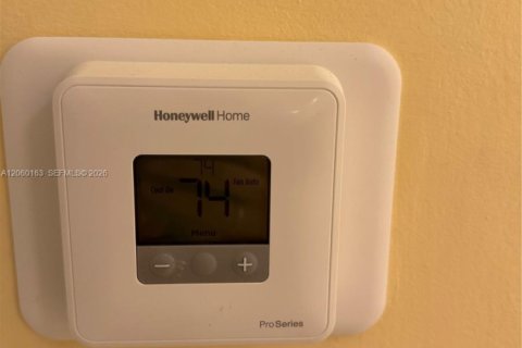Copropriété à louer à Hallandale Beach, Floride: 1 chambre, 78.41 m2 № 2264637 - photo 4