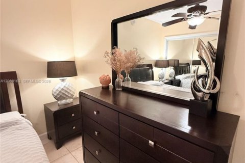 Copropriété à louer à Hallandale Beach, Floride: 1 chambre, 78.41 m2 № 2264637 - photo 8
