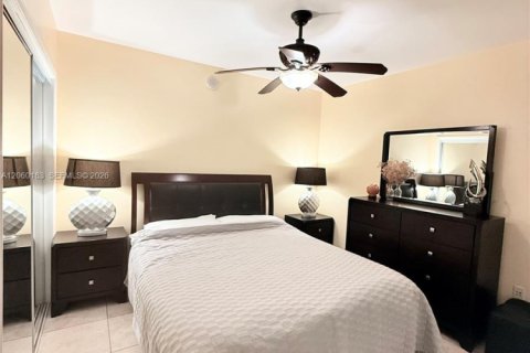 Copropriété à louer à Hallandale Beach, Floride: 1 chambre, 78.41 m2 № 2264637 - photo 7