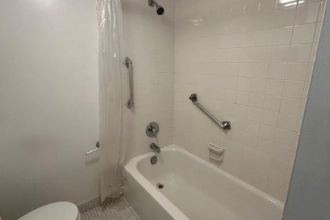 Condominio en alquiler en Deerfield Beach, Florida, 1 dormitorio, 64.57 m2 № 1225788 - foto 1
