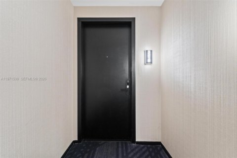 Снять в аренду кондоминиум в Майами, Флорида 3 спальни, 105.44м2, № 2040364 - фото 2