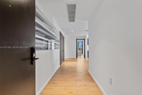 Снять в аренду кондоминиум в Майами, Флорида 3 спальни, 105.44м2, № 2040364 - фото 3