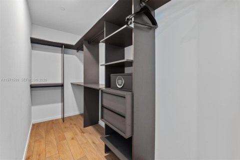 Снять в аренду кондоминиум в Майами, Флорида 3 спальни, 105.44м2, № 2040364 - фото 26