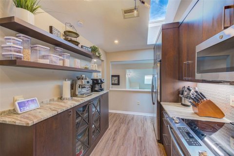 Condo in Oldsmar, Florida, 3 bedrooms № 2196298 - photo 9