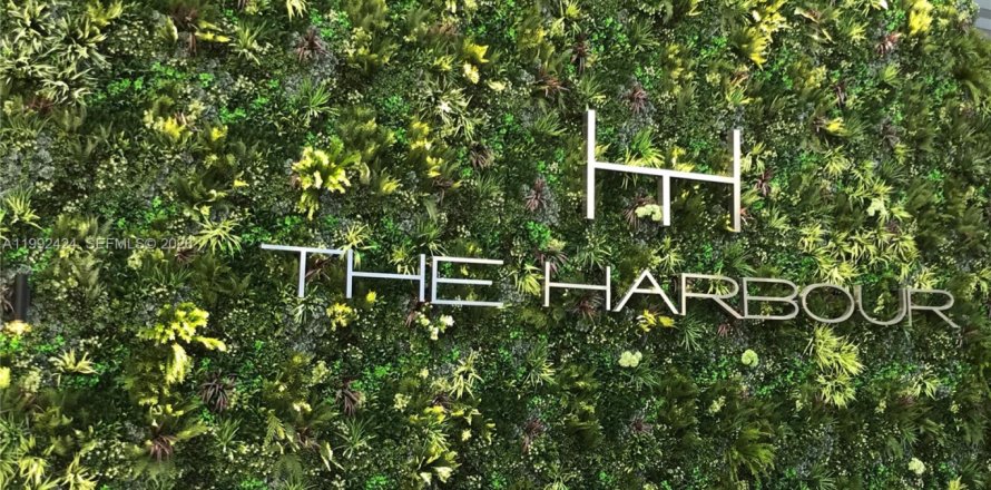 Condominio en North Miami Beach, Florida, 2 dormitorios № 2055395