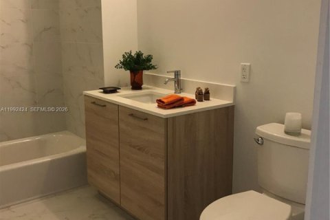 Condominio en venta en North Miami Beach, Florida, 2 dormitorios, 102.94 m2 № 2055395 - foto 9
