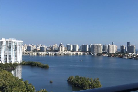 Condominio en venta en North Miami Beach, Florida, 2 dormitorios, 102.94 m2 № 2055395 - foto 11