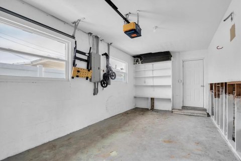 House in Saint Pete Beach, Florida 4 bedrooms, 168.8 sq.m. № 1543628 - photo 30