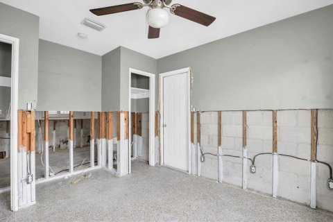 House in Saint Pete Beach, Florida 4 bedrooms, 168.8 sq.m. № 1543628 - photo 12
