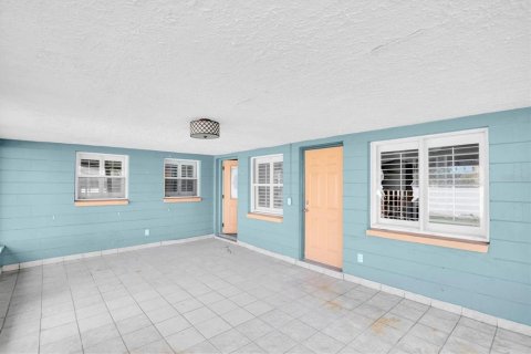 House in Saint Pete Beach, Florida 4 bedrooms, 168.8 sq.m. № 1543628 - photo 28