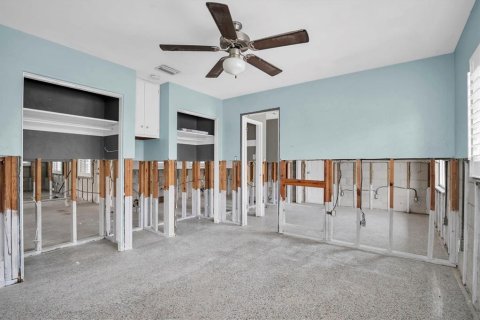 House in Saint Pete Beach, Florida 4 bedrooms, 168.8 sq.m. № 1543628 - photo 14