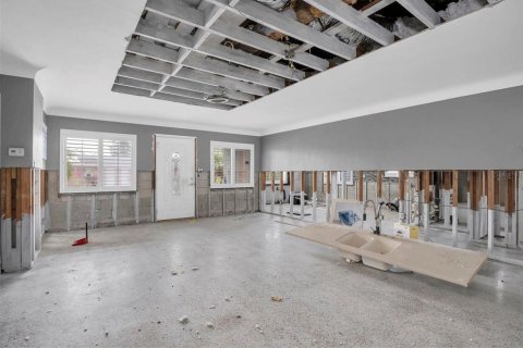 House in Saint Pete Beach, Florida 4 bedrooms, 168.8 sq.m. № 1543628 - photo 6