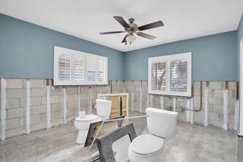 House in Saint Pete Beach, Florida 4 bedrooms, 168.8 sq.m. № 1543628 - photo 15