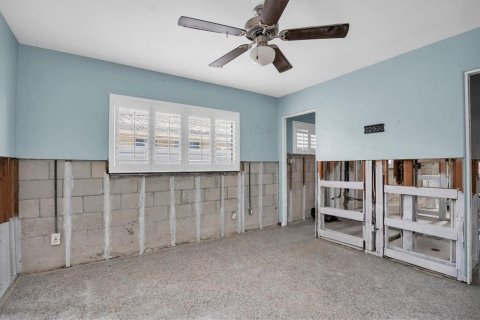 House in Saint Pete Beach, Florida 4 bedrooms, 168.8 sq.m. № 1543628 - photo 13