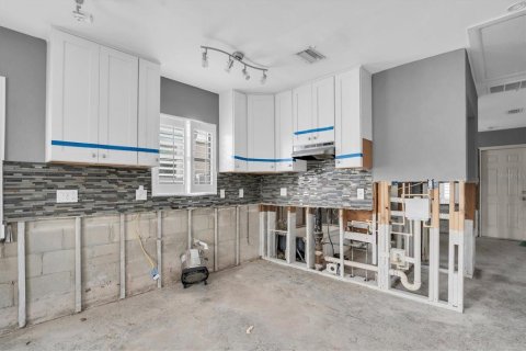House in Saint Pete Beach, Florida 4 bedrooms, 168.8 sq.m. № 1543628 - photo 23