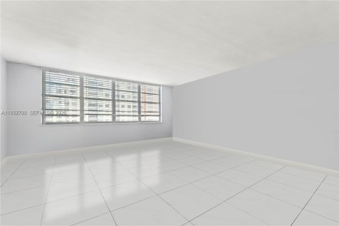 Condominio en venta en Sunny Isles Beach, Florida, 55.28 m2 № 2008584 - foto 9