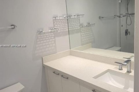 Condominio en venta en Sunny Isles Beach, Florida, 55.28 m2 № 2008584 - foto 13