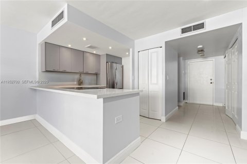 Condominio en venta en Sunny Isles Beach, Florida, 55.28 m2 № 2008584 - foto 8