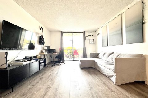 Condominio en venta en North Miami Beach, Florida, 1 dormitorio, 67.63 m2 № 1483131 - foto 3