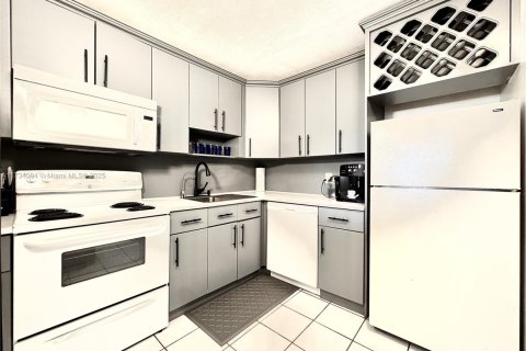 Condominio en venta en North Miami Beach, Florida, 1 dormitorio, 67.63 m2 № 1483131 - foto 2