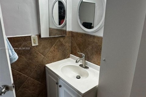 Condominio en venta en North Miami Beach, Florida, 1 dormitorio, 67.63 m2 № 1483131 - foto 9