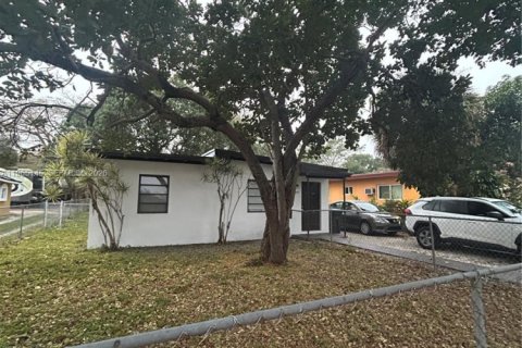 Дом в Норт-Майами, Флорида 2 спальни, 66.89м2 № 2026480