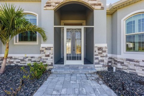 Villa ou maison à vendre à Port Charlotte, Floride: 3 chambres, 225.01 m2 № 2234591 - photo 4