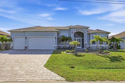 Villa ou maison à vendre à Port Charlotte, Floride: 3 chambres, 225.01 m2 № 2234591 - photo 2