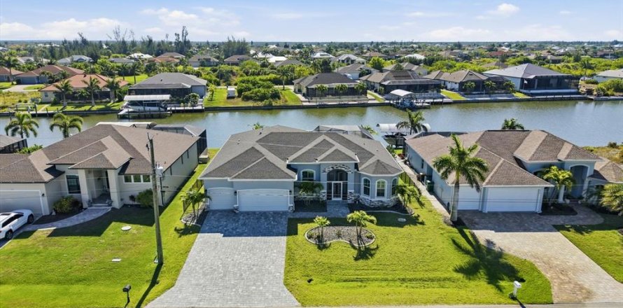 Villa ou maison à Port Charlotte, Floride 3 chambres, 225.01 m2 № 2234591