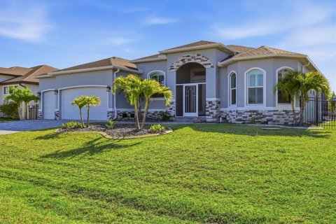 Villa ou maison à vendre à Port Charlotte, Floride: 3 chambres, 225.01 m2 № 2234591 - photo 3