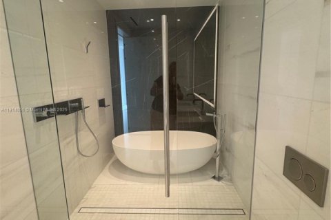 Купить кондоминиум в Майами, Флорида 2 спальни, 111.76м2, № 1969868 - фото 29