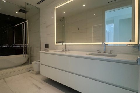 Купить кондоминиум в Майами, Флорида 2 спальни, 111.76м2, № 1969868 - фото 28