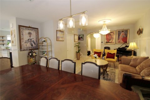 House in Homestead, Florida 4 bedrooms, 280.75 sq.m. № 2256377 - photo 16