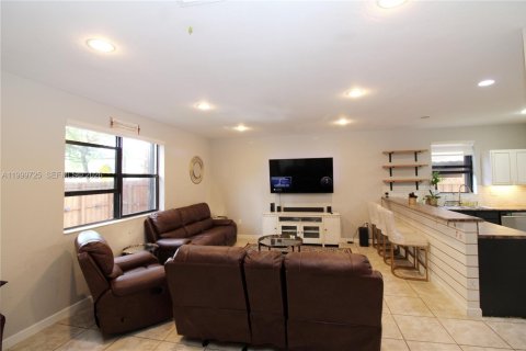 House in Homestead, Florida 4 bedrooms, 280.75 sq.m. № 2256377 - photo 22