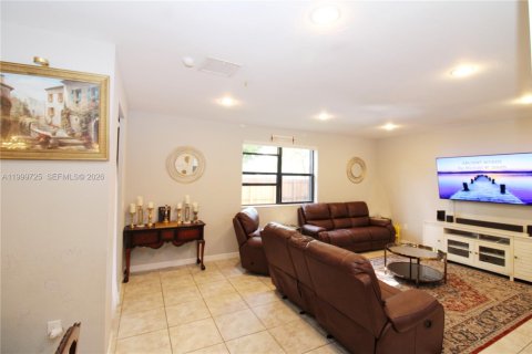 House in Homestead, Florida 4 bedrooms, 280.75 sq.m. № 2256377 - photo 21