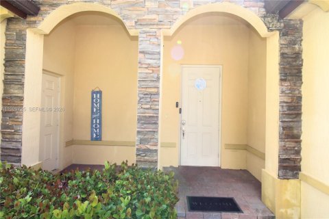 House in Homestead, Florida 4 bedrooms, 280.75 sq.m. № 2256377 - photo 10
