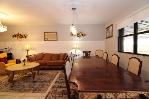 House in Homestead, Florida 4 bedrooms, 280.75 sq.m. № 2256377 - photo 17