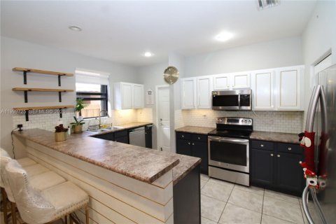 House in Homestead, Florida 4 bedrooms, 280.75 sq.m. № 2256377 - photo 29