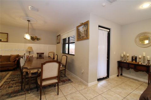 House in Homestead, Florida 4 bedrooms, 280.75 sq.m. № 2256377 - photo 19
