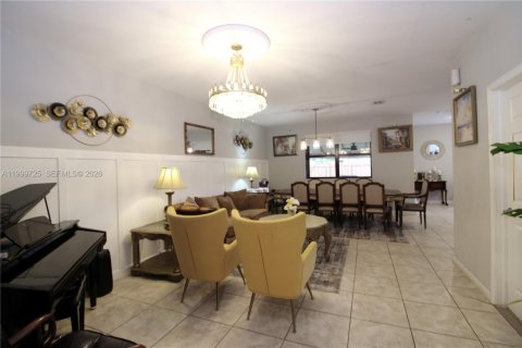 House in Homestead, Florida 4 bedrooms, 280.75 sq.m. № 2256377 - photo 15